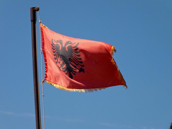 En Albania, el jefe del gobierno nombra a un ministro