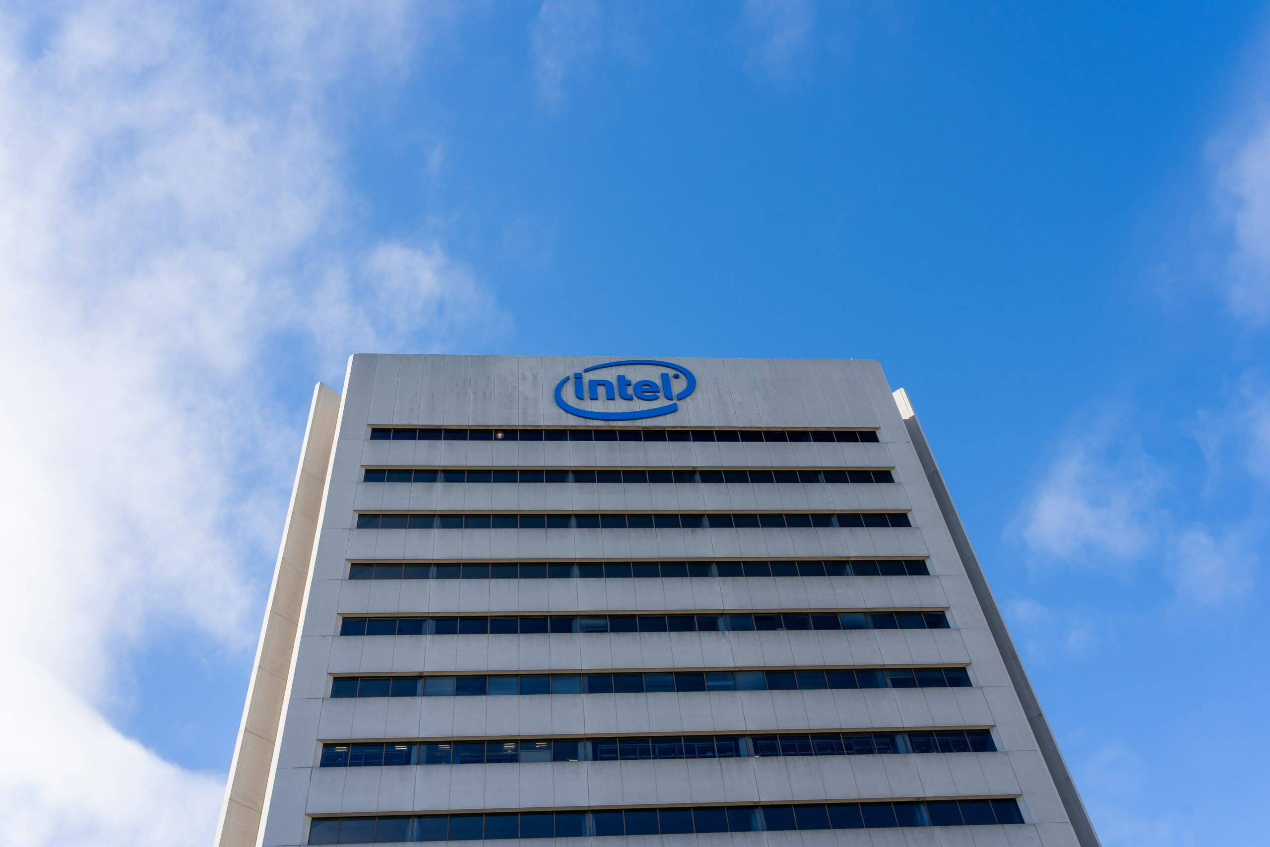 En busca de nuevos inversores, Intel corteja a uno de