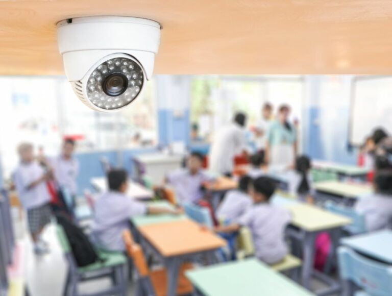 En la escuela, las cámaras de seguridad no pueden grabar