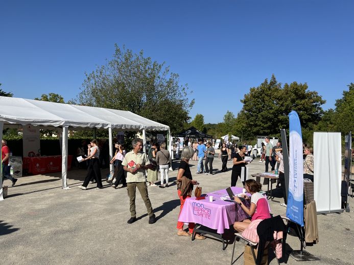 Éxito popular en la primera edición del pueblo "Bienenvejecer en