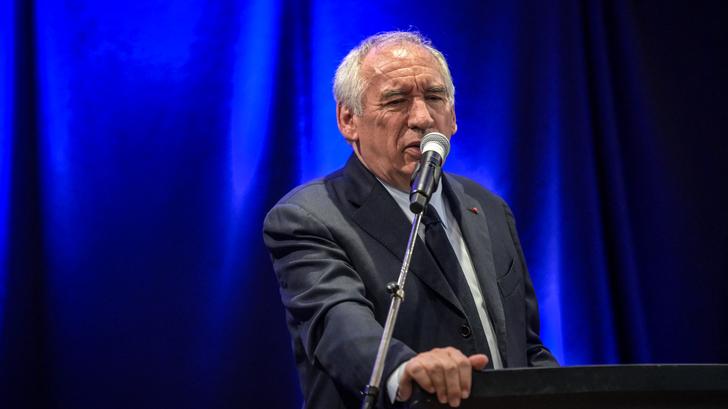François Bayrou, un regreso caótico al consejo municipal de Pau.