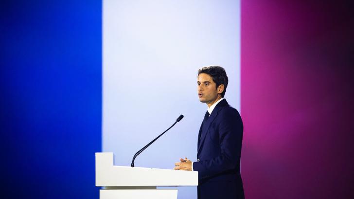 Gabriel Attal desafía el « mito del hombre providencial »