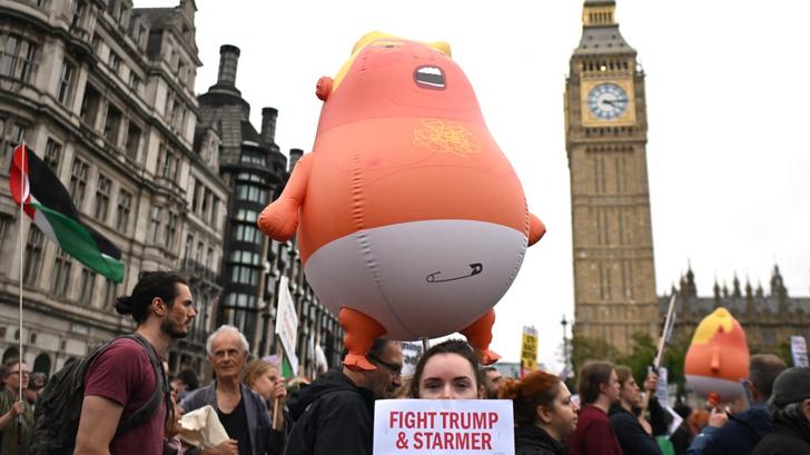 Globos de JD Vance, dobles... Los manifestantes anti-Trump en Londres