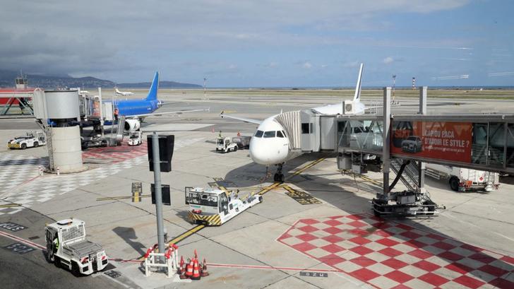 Pista del aeropuerto de Niza Côte d'Azur.