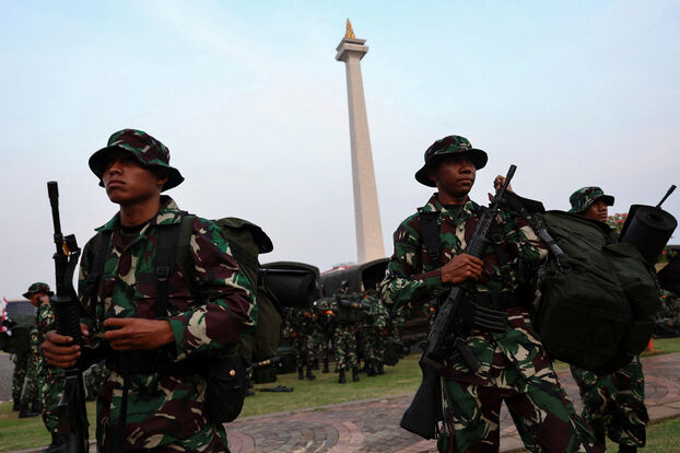 Indonesia: miles de manifestantes en todo el país, ejército desplegado.