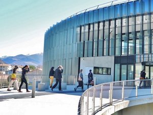Información a cambio de porros: sorprendido con droga y un