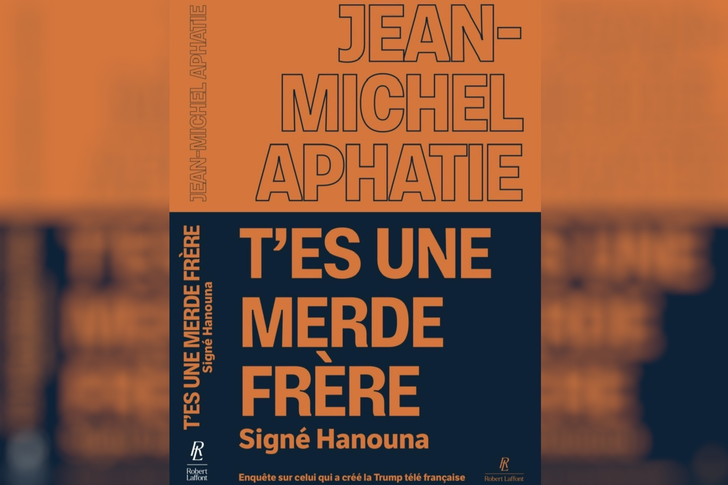 Jean-Michel Aphatie publica 'T’es une merde frère Signé Hanouna'.