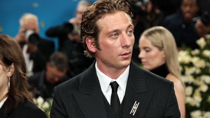 Jeremy Allen White respondió a la invitación de un fan