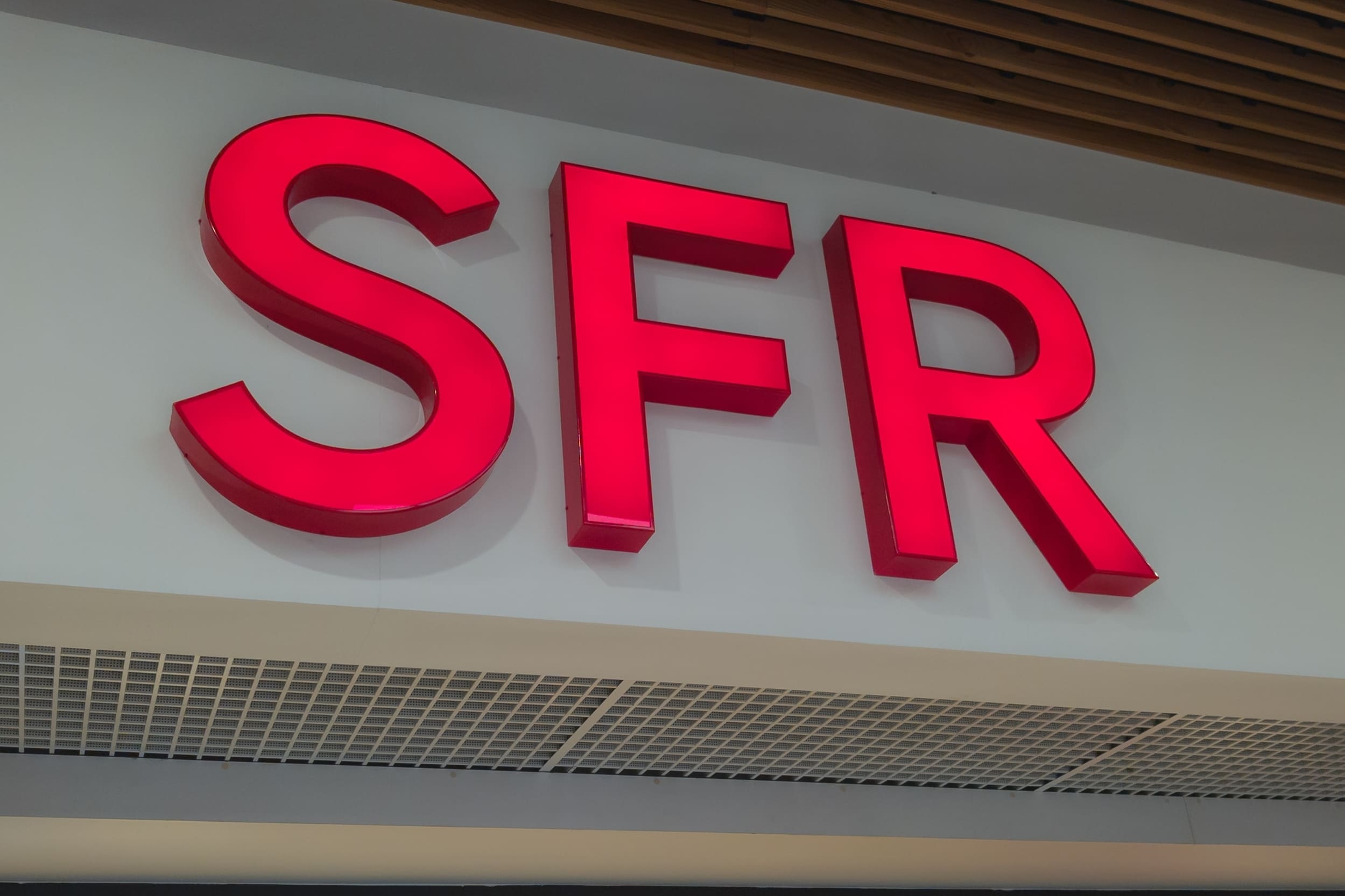 La adquisición de SFR da lugar a negociaciones explosivas entre