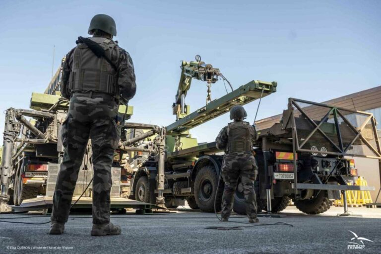 La defensa suelo-aire francesa se entrena con un ejercicio exitoso.