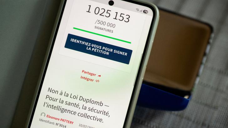 La petición contra la ley Duplomb avanza un paso clave