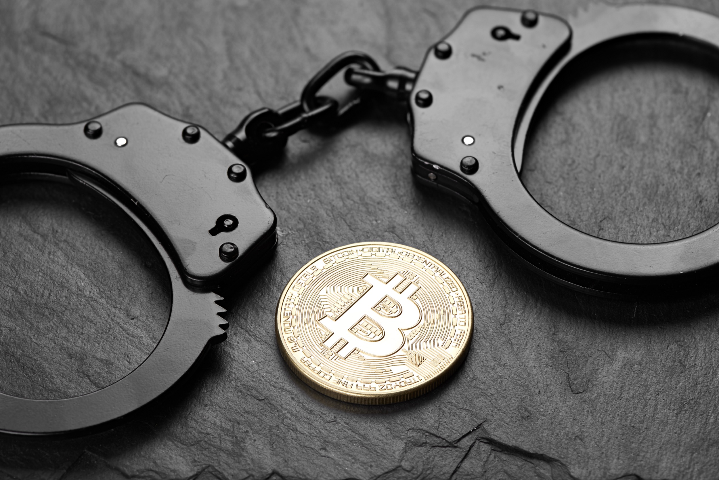 Las autoridades desmantelan una red de fraude criptográfico de 100