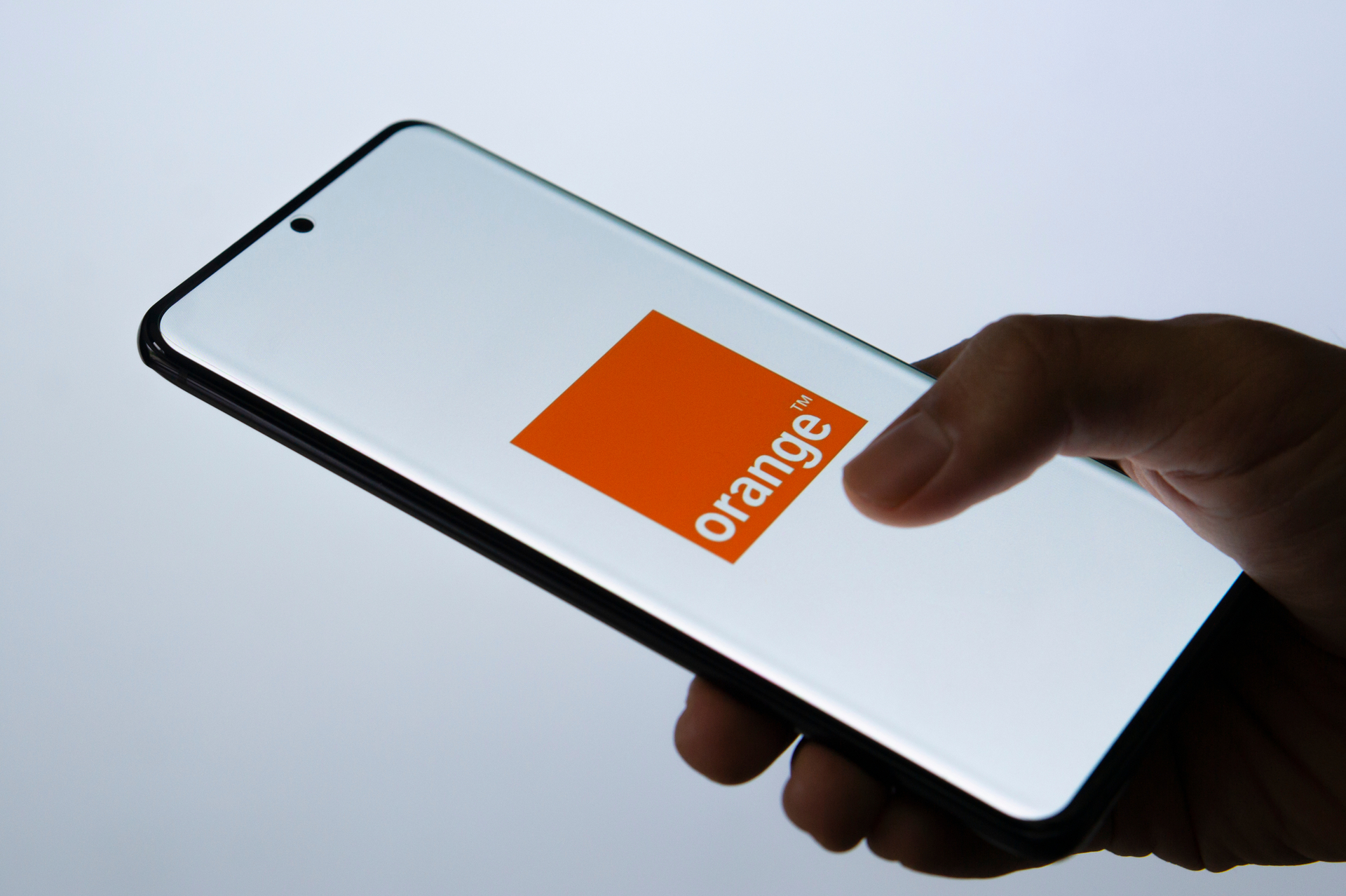 Le hace 37 000 euros de cargos adicionales... afortunadamente, Orange
