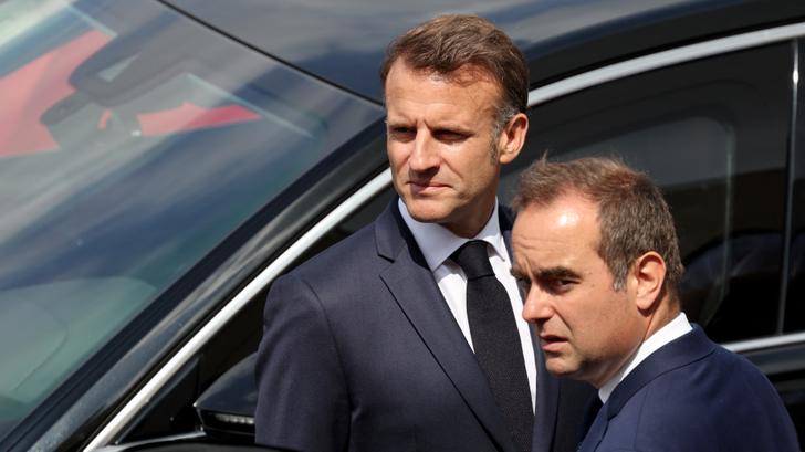 Emmanuel Macron et Sébastien Lecornu photographiés à Paris le 14 juillet (Photo by Ludovic MARIN / AFP)