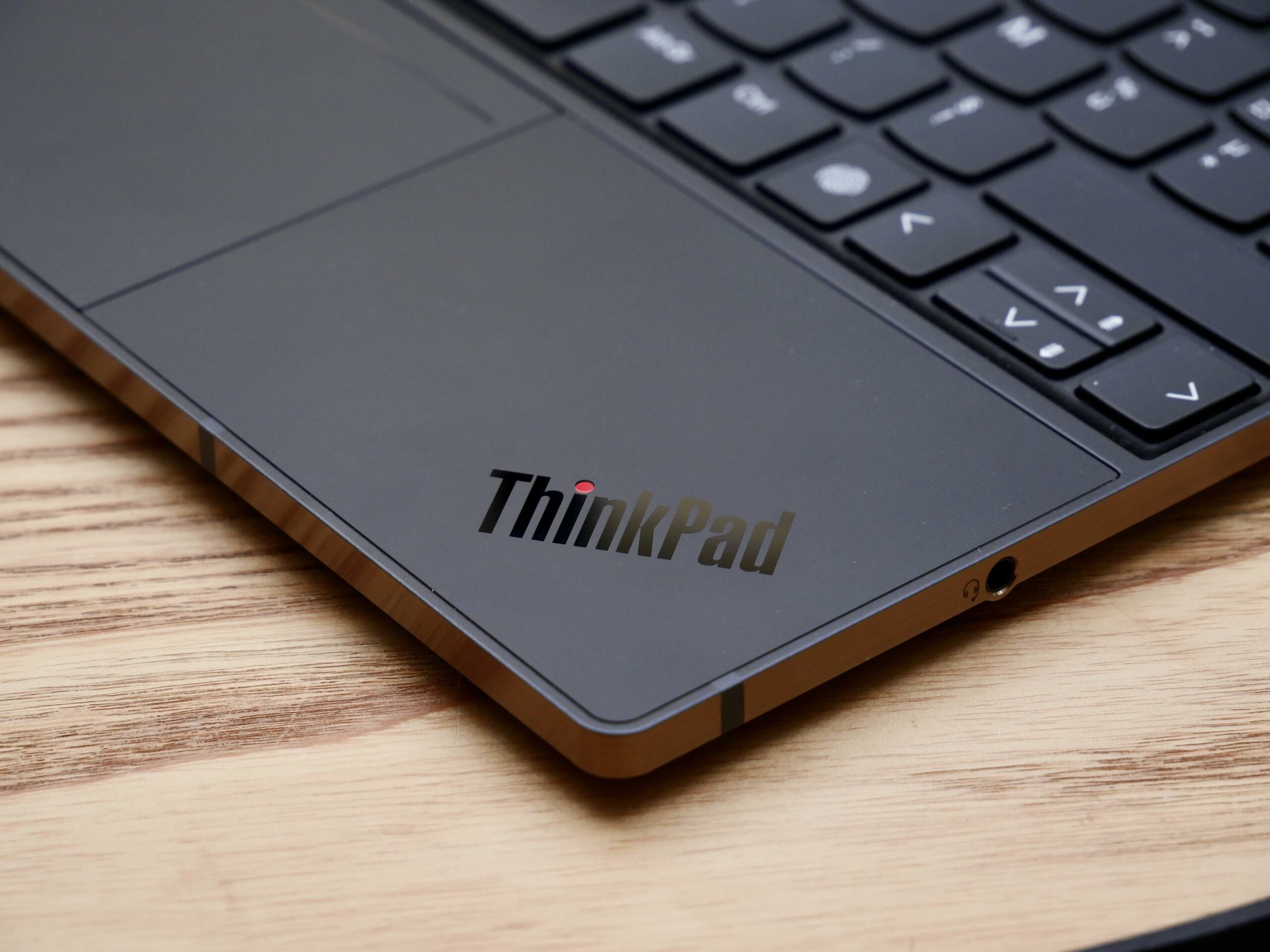 Lenovo ha lanzado un ThinkPad blanco, acompañado de una gran