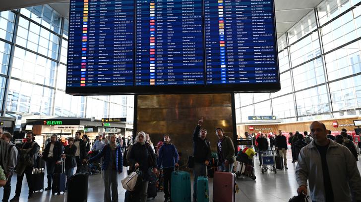 Lo que sabemos sobre los misteriosos vuelos sobre los aeropuertos
