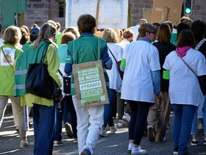 Los farmacéuticos también salen a la calle para defender sus
