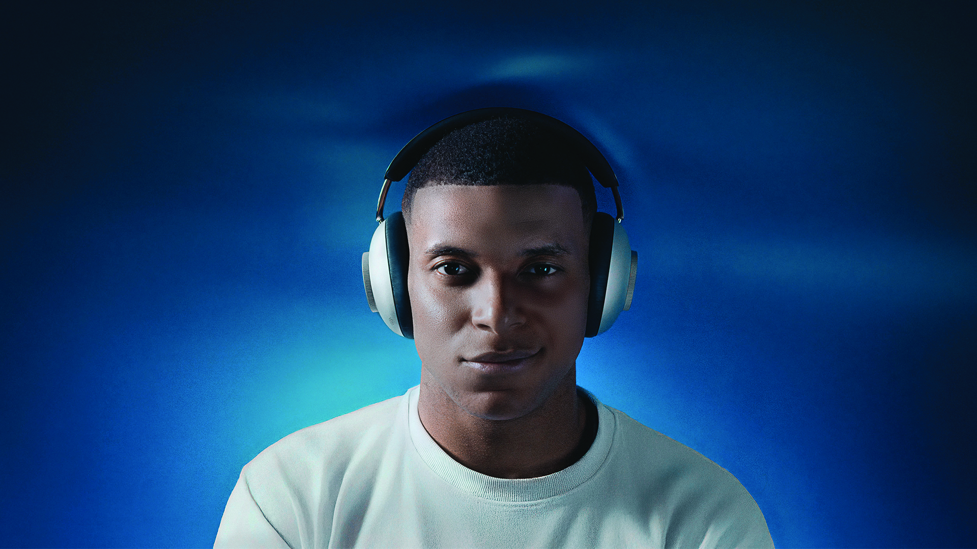 Mbappé presenta el “Messi” de los auriculares premium.