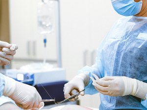 "Pacientes gritaban de dolor": un cirujano urólogo sospechado de maltrato