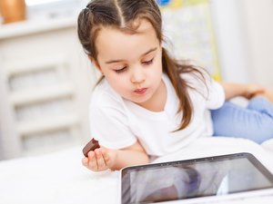 Pantallas y niños: un uso masivo desde una edad temprana