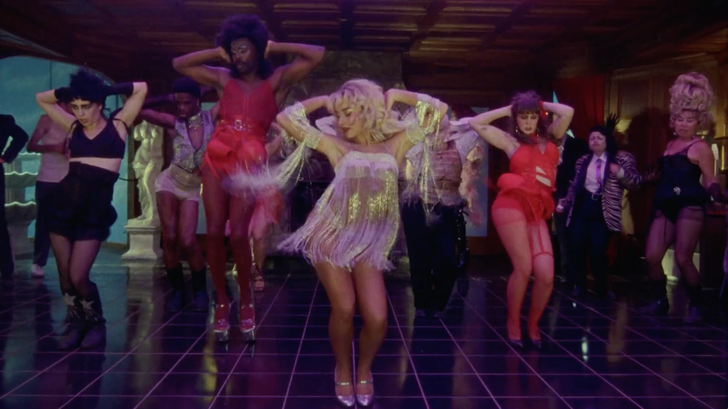Para Sabrina Carpenter, Colman Domingo baila en drag-queen y silencia
