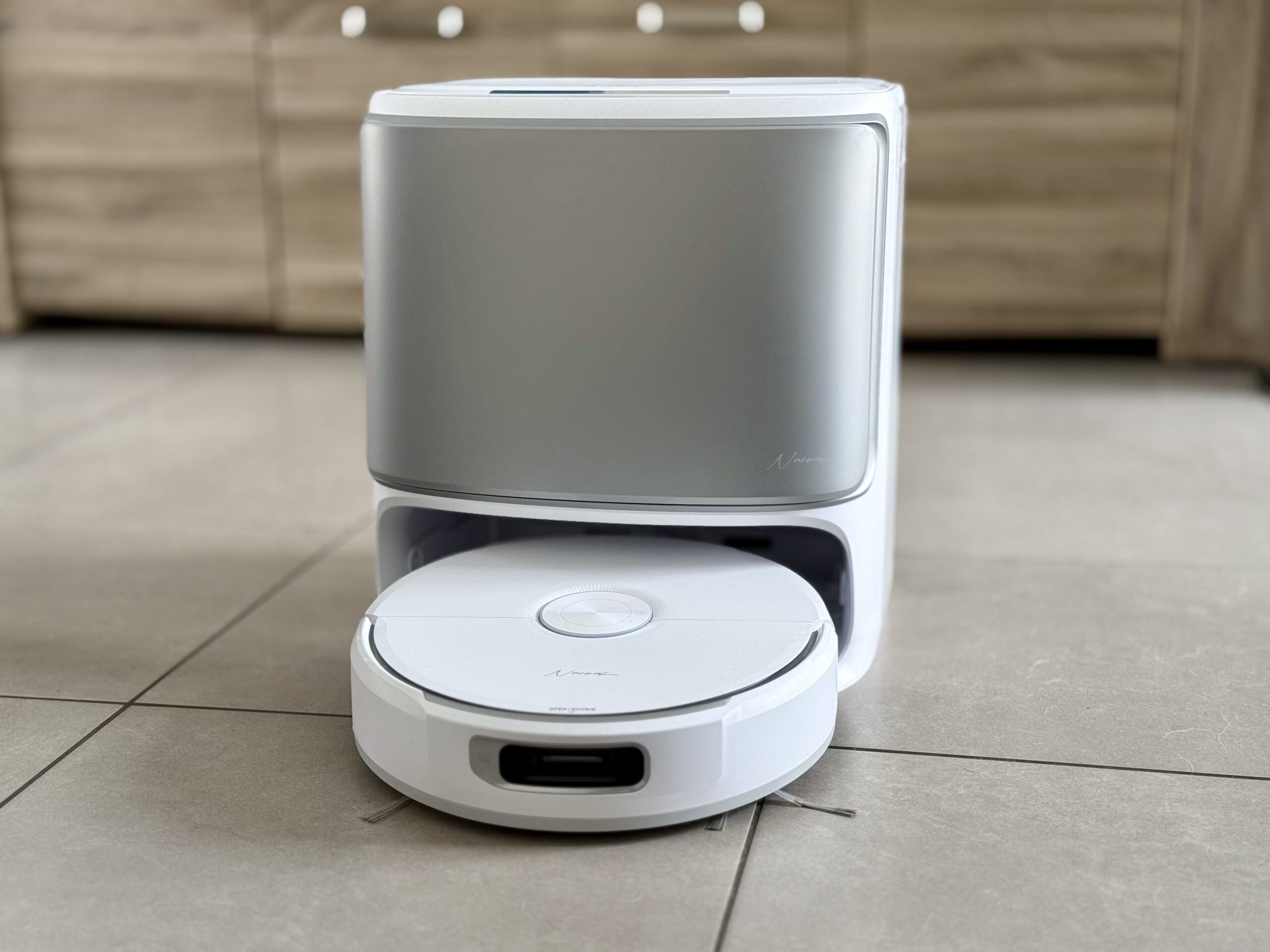 Rollo cepillo XXL y doble cámara para este aspirador robot