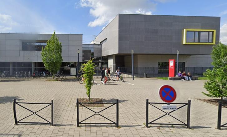 Una profesora agredida con un cuchillo en un colegio del