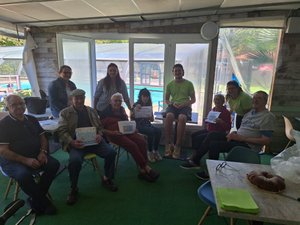 Villefranche-de-Rouergue. Cartas amables para tejer lazos en el camping del