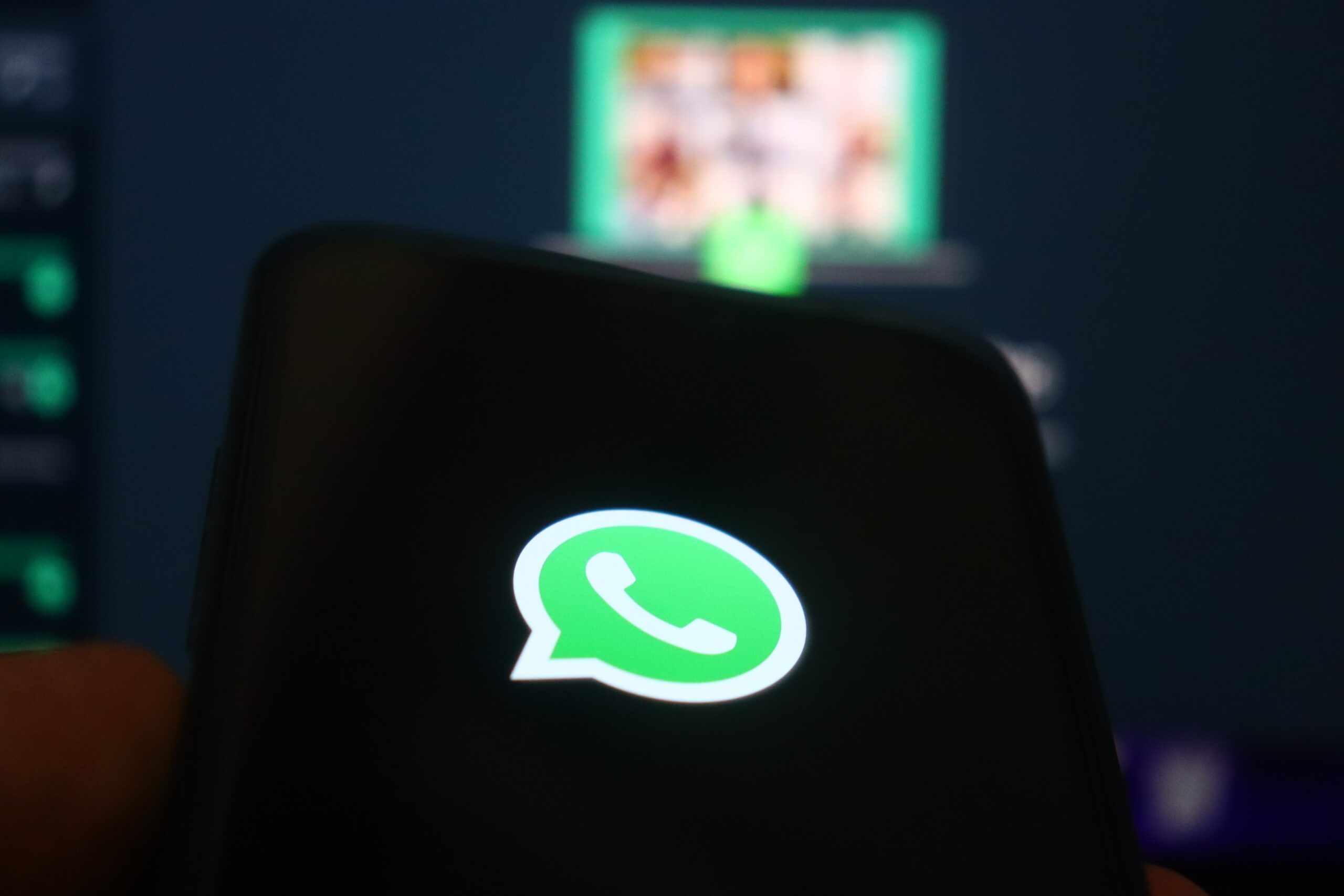 WhatsApp se inspirará en Slack para organizar las conversaciones.