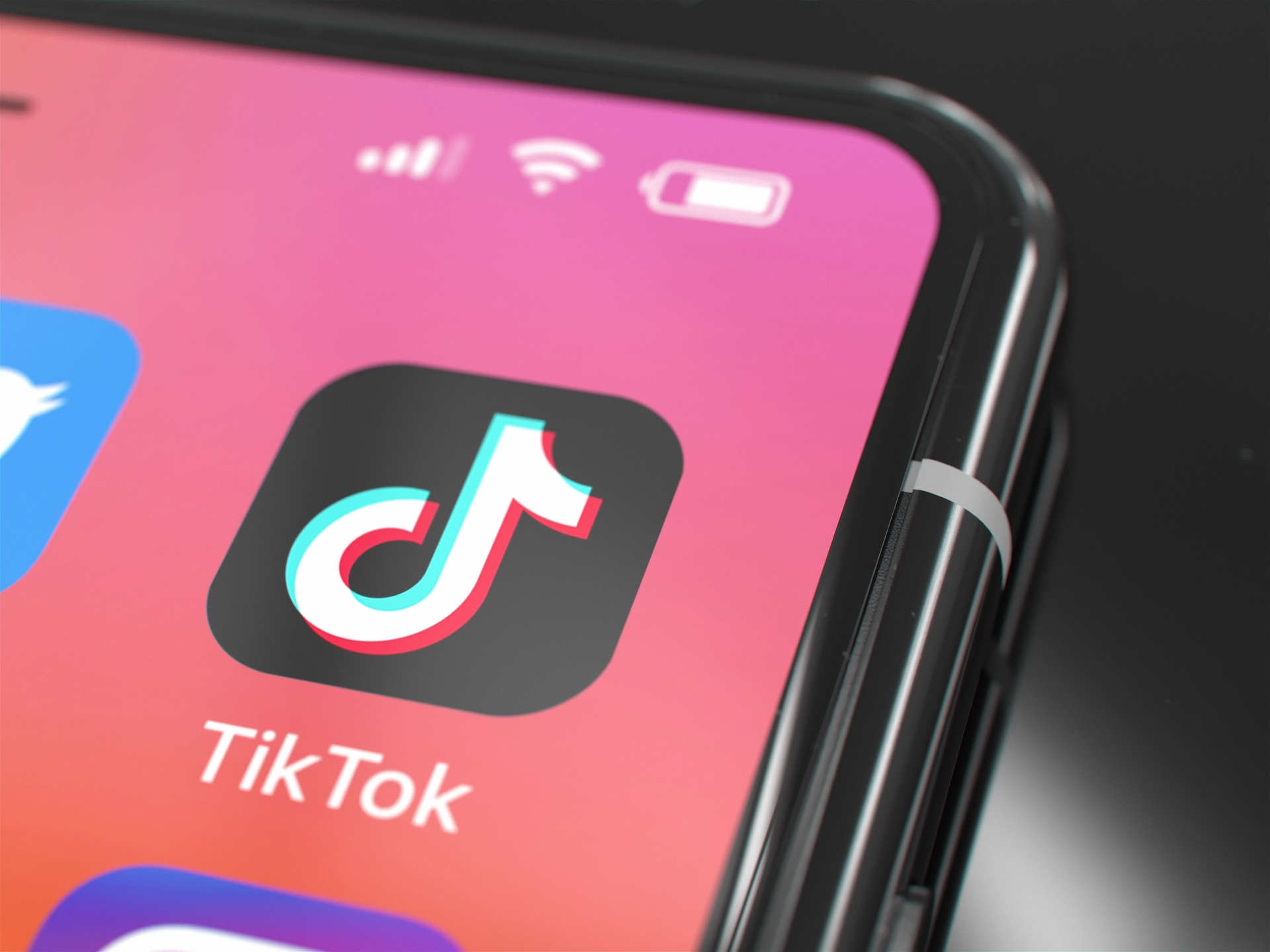 ¿Pronto un toque de queda digital para menores de 15