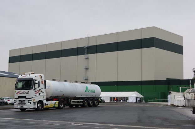 Lactalis de Clermont ha inaugurado su transtockeur capaz de almacenar 13,000 paletas.