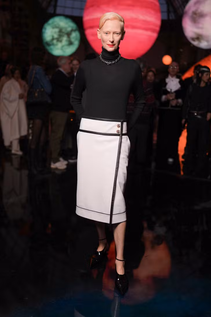 Tilda Swinton, au défilé Chanel.