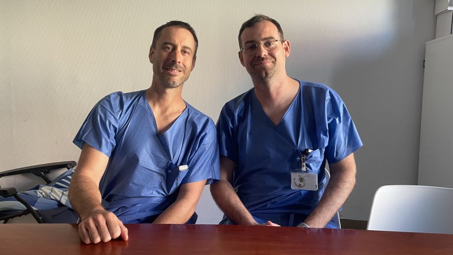 Los doctores Damien Marie y Nicolas Hernandez son los médicos reanimadores a la origin del protocolo sanitario permitiendo la inclusión de animales en la reanimación.