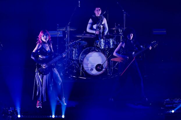 Le groupe féminin Grandma's Ashes a été l'une des formations à jouer en live lors de cette première cérémonie des Foudres (Stéphane de Sakutin / AFP)