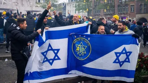 Aficionados de Maccabi Tel Aviv en un evento masivo.