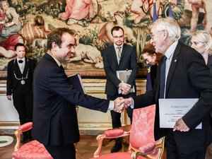 Rodez. "¡Algunos excesos están más allá del tacto y la