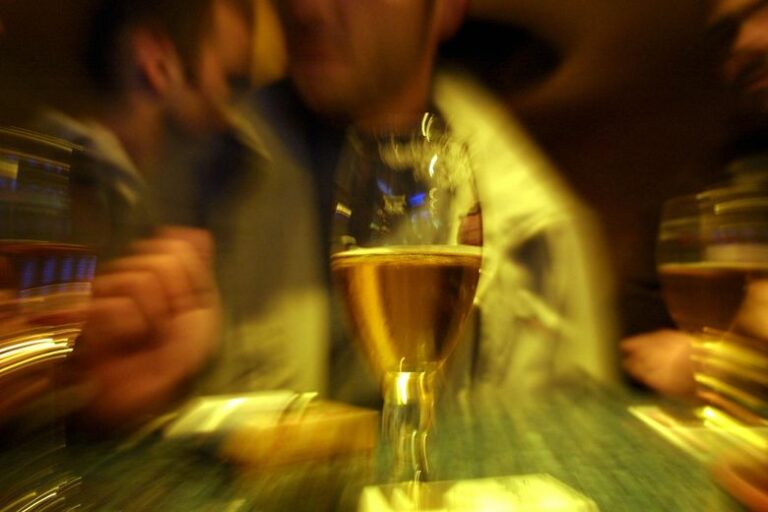 "Adultos ebrios en presencia de una niña, es muy grave":