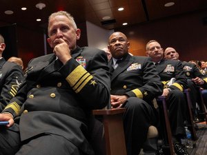 « Demasiado gordos para combatir »: el ministro de Defensa