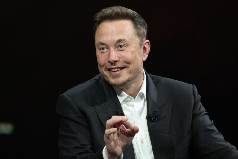 Elon Musk nos cuenta más sobre Macrohard, que se inspirará