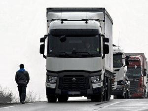 En busca de un "Juju", camionero: Coralie, hija de la
