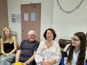 Encuentros entrañables entre estudiantes de secundaria y residentes de la