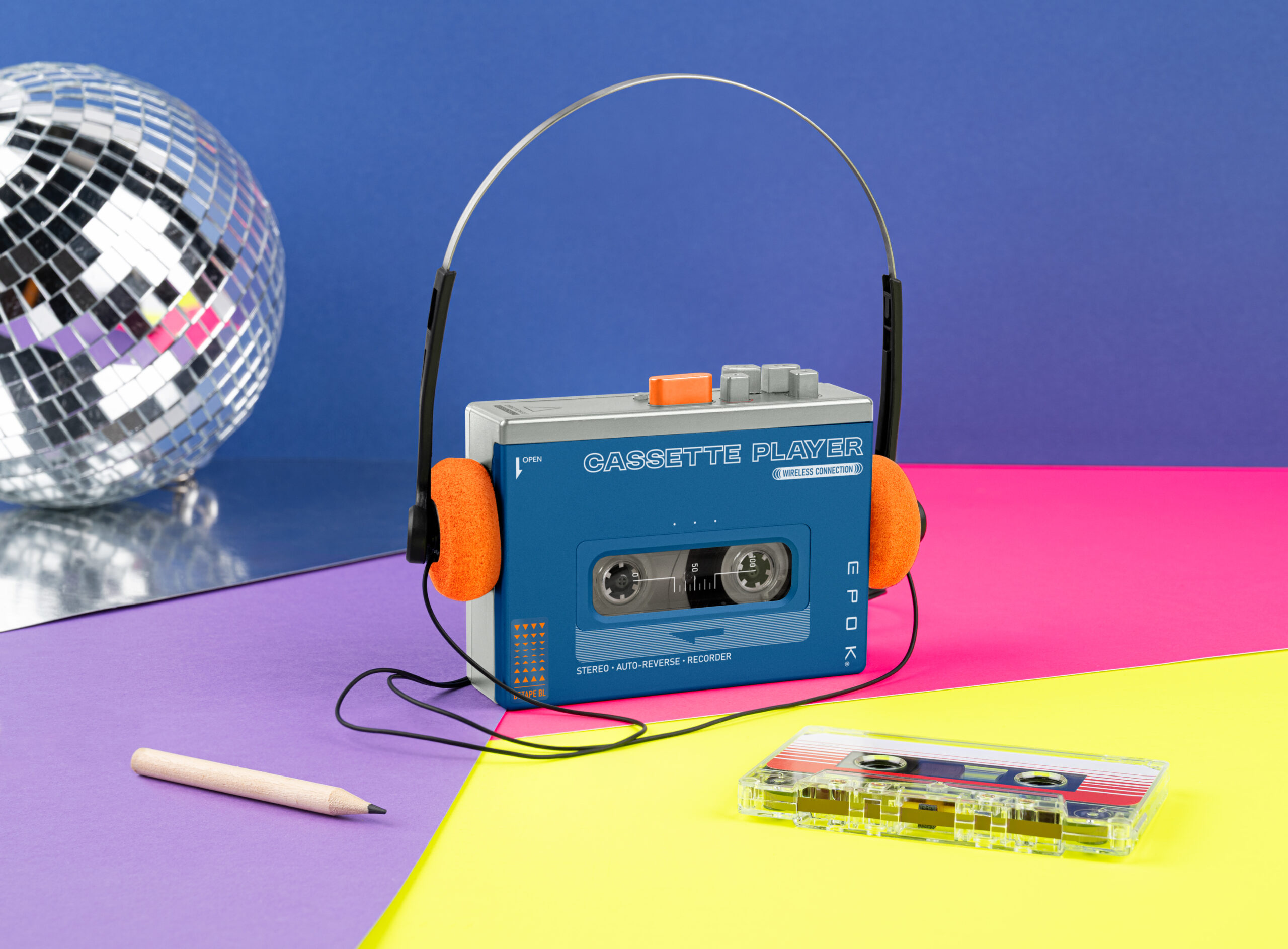 Este reproductor de cassette Bluetooth reinventa los años 80.