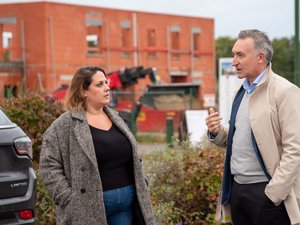 Frontón. La casa de salud multidisciplinaria emerge del suelo.