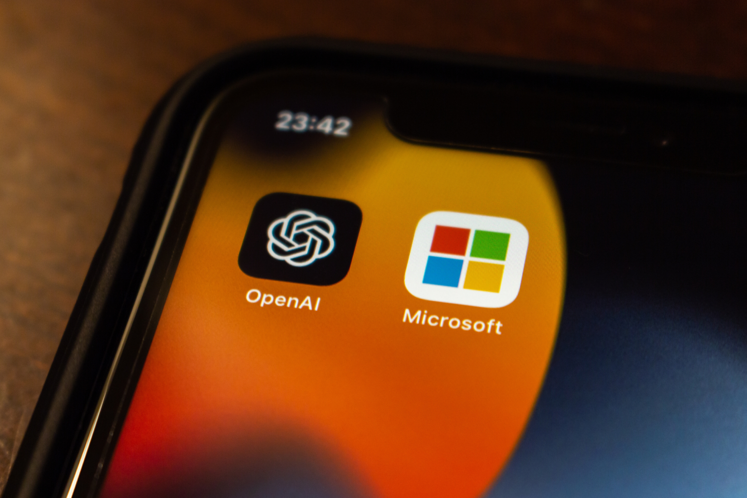 Las negociaciones concluyen, Microsoft se convierte en accionista con el