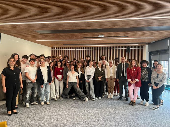 Los estudiantes de secundaria innovan por la salud mental.