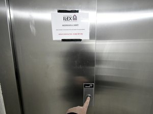 Residentes de una residencia de ancianos sin ascensor durante dos