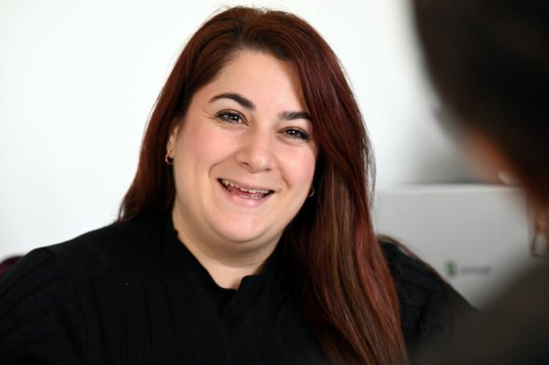 Retrato. A la cabeza de una empresa de pompas fúnebres,