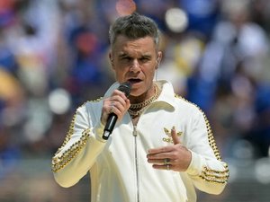 Robbie Williams revela que padece el síndrome de Gilles de