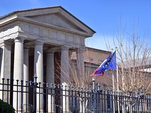 Sesiones de tortura: un médico condenado por violaciones, agresiones sexuales