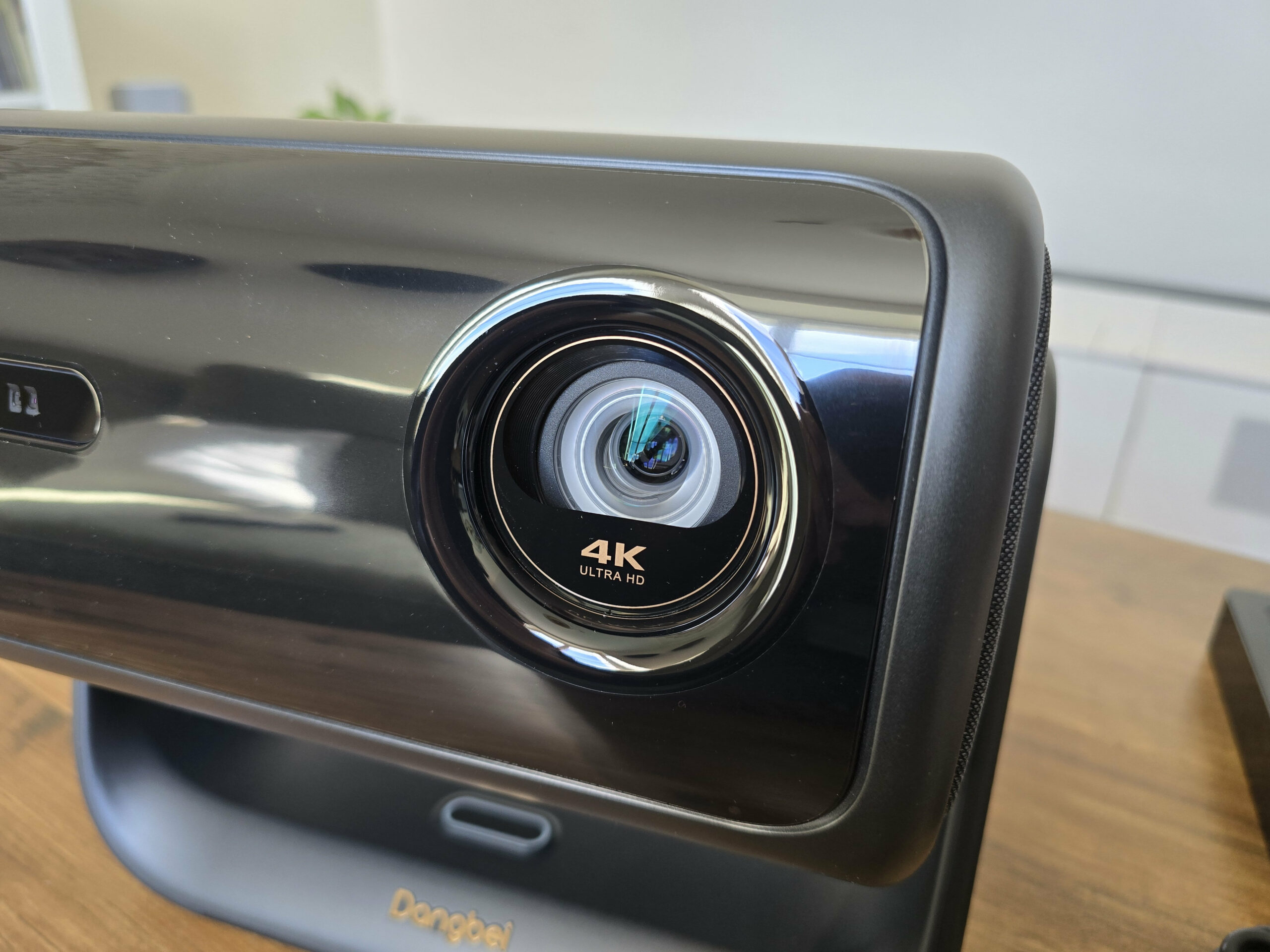 Un proyector luminoso, versátil y (realmente) fácil de usar.